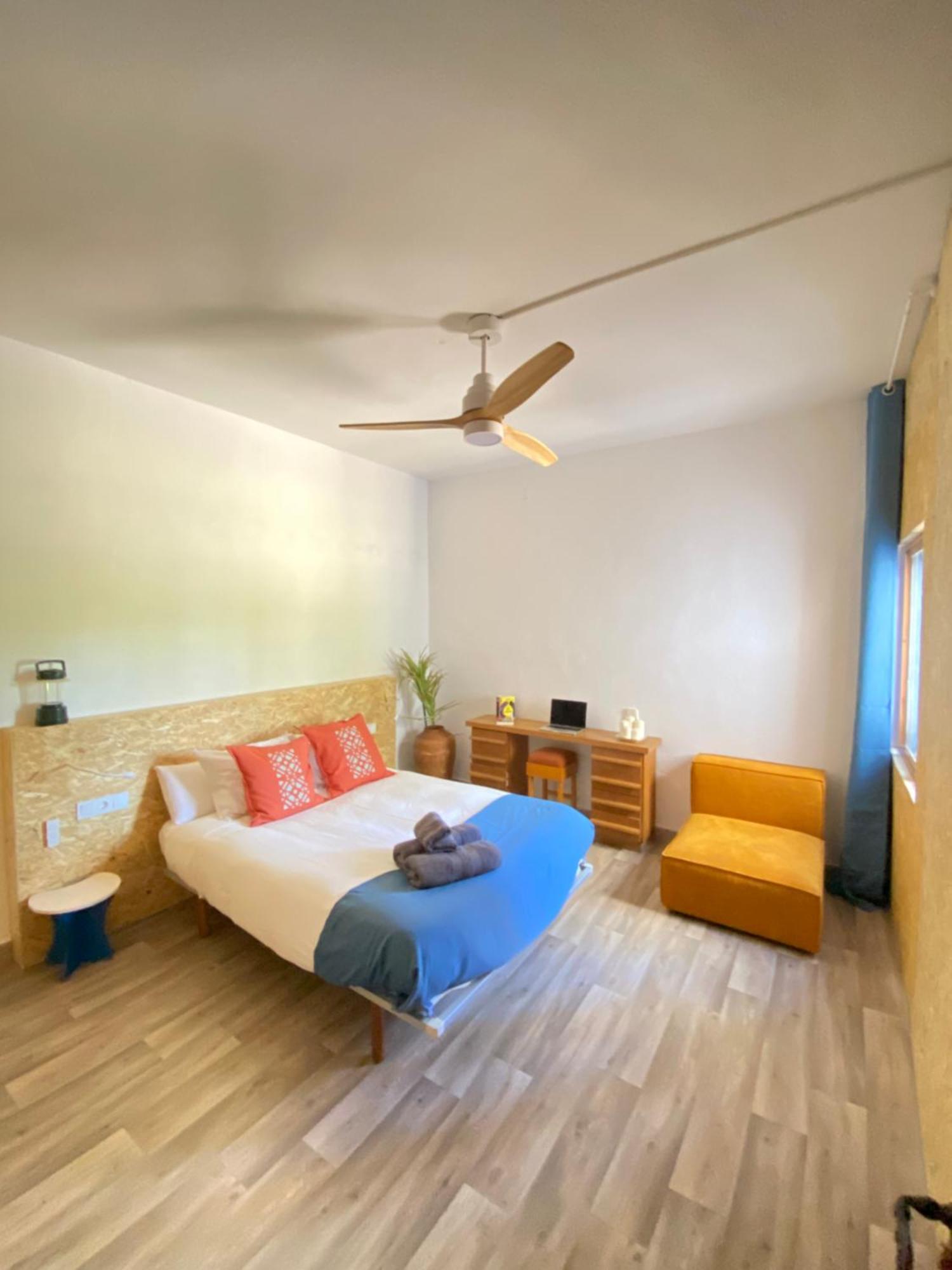 Pink Lemon House Bed & Breakfast Elche Exterior photo